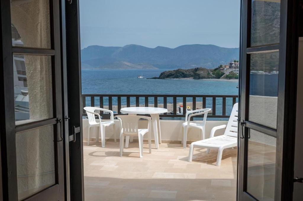Pelagos Seafront Accommodation - George Myrties Exterior foto