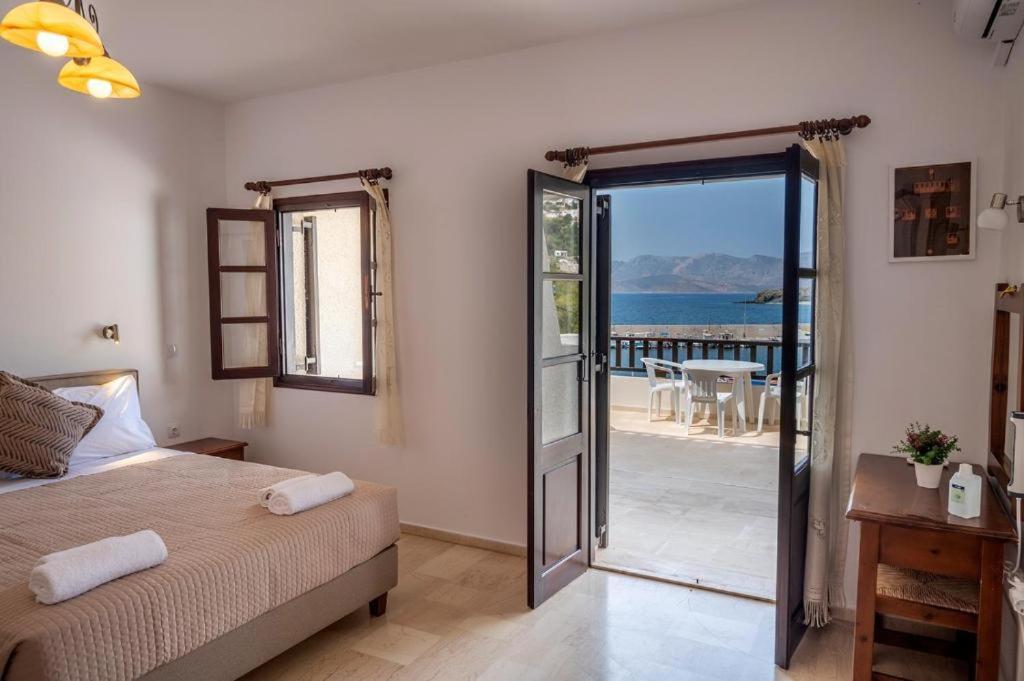 Pelagos Seafront Accommodation - George Myrties Exterior foto