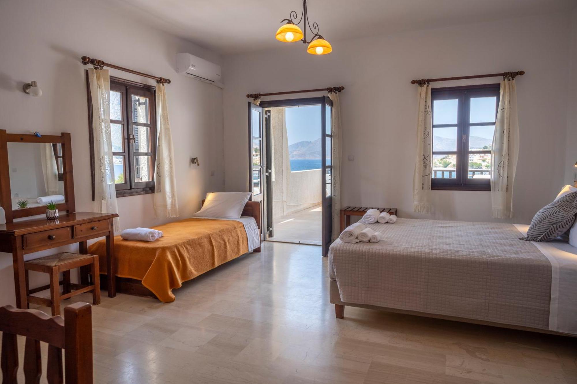 Pelagos Seafront Accommodation - George Myrties Exterior foto